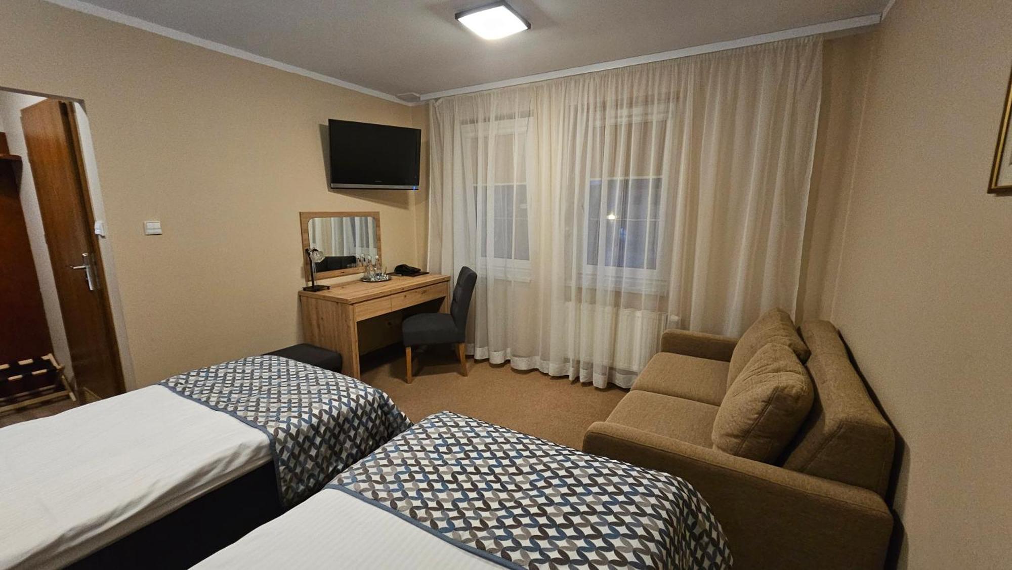 Hotel Sypniewo Margonin Exterior photo
